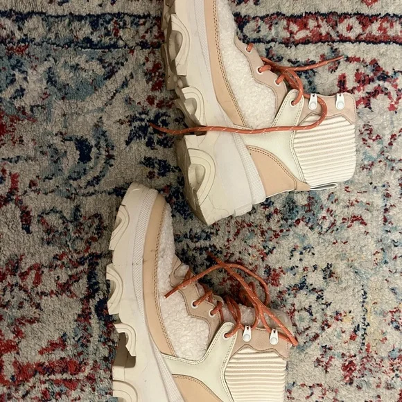 Sorel Cream Lace-Up Boots chunky heel size 9 - Picture 3 of 7